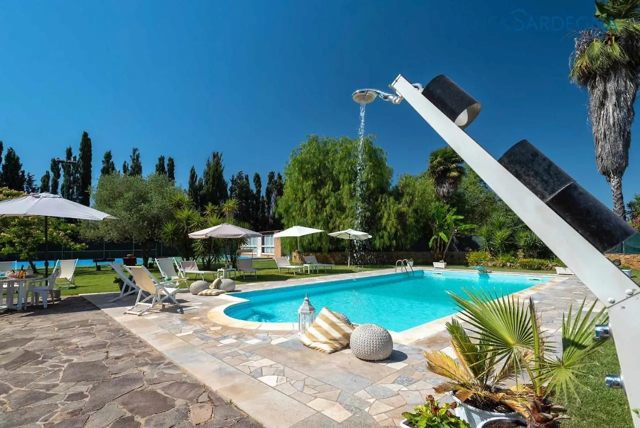Villa Sporting With Tennis Court, Swimming Pool, Football Field Near The Beaches Alghero