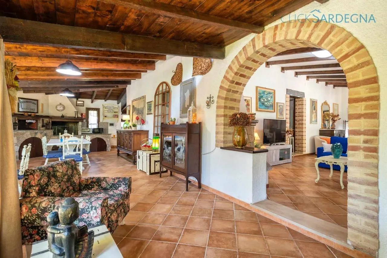 Villa Sporting With Tennis Court, Swimming Pool, Football Field Near The Beaches Alghero