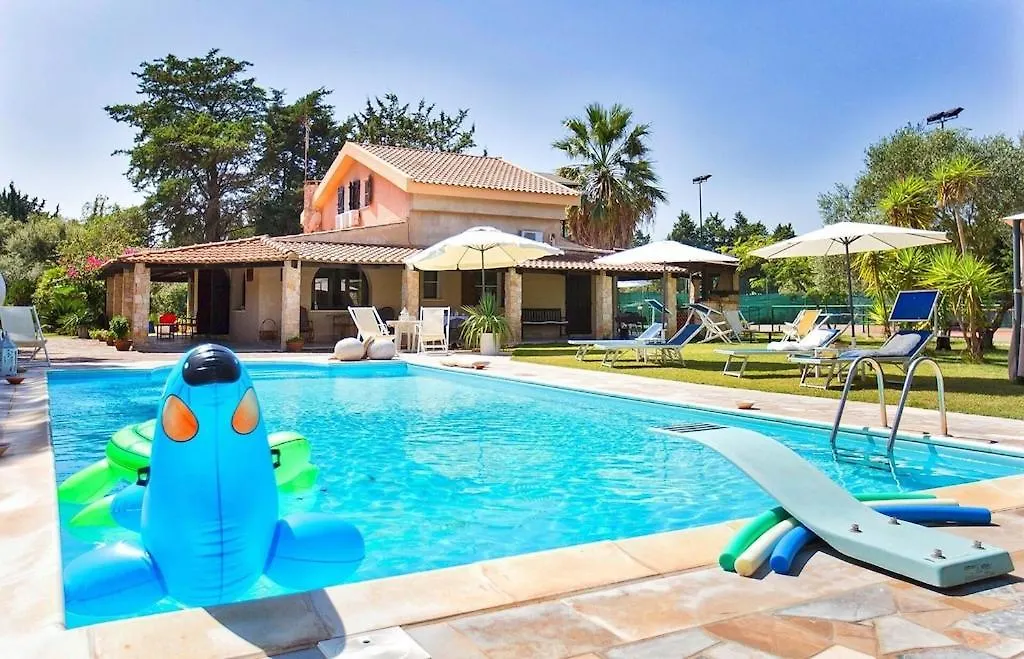 Villa Sporting With Tennis Court, Swimming Pool, Football Field Near The Beaches アルゲーロ