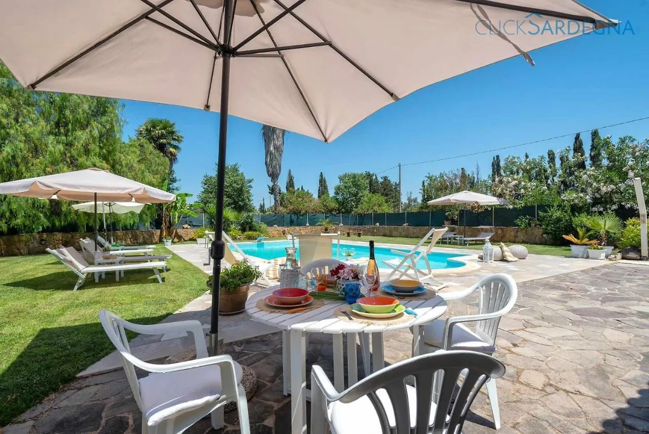 Villa Sporting With Tennis Court, Swimming Pool, Football Field Near The Beaches アルゲーロ イタリア