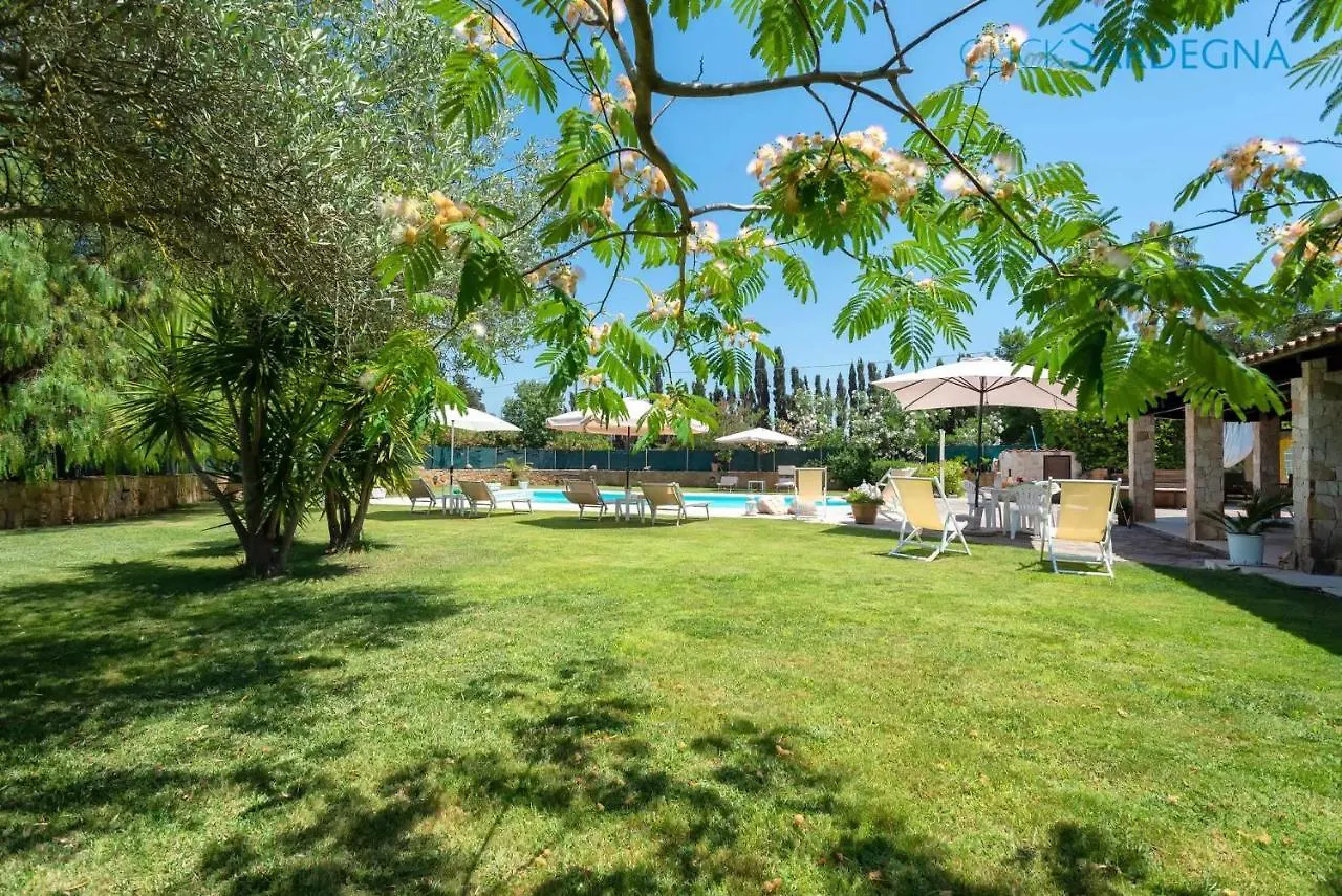 Villa Sporting With Tennis Court, Swimming Pool, Football Field Near The Beaches アルゲーロ イタリア