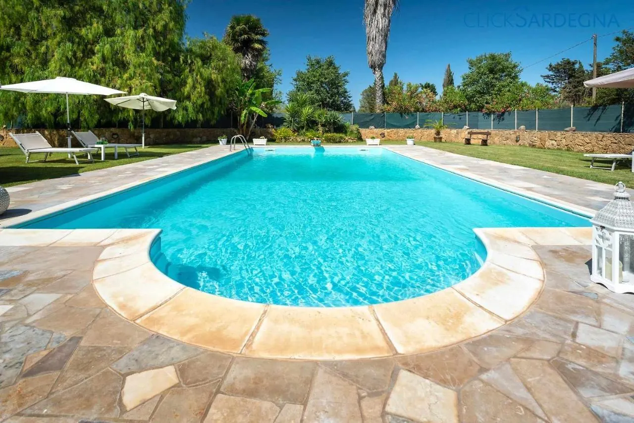 Villa Sporting With Tennis Court, Swimming Pool, Football Field Near The Beaches アルゲーロ 0*,  イタリア